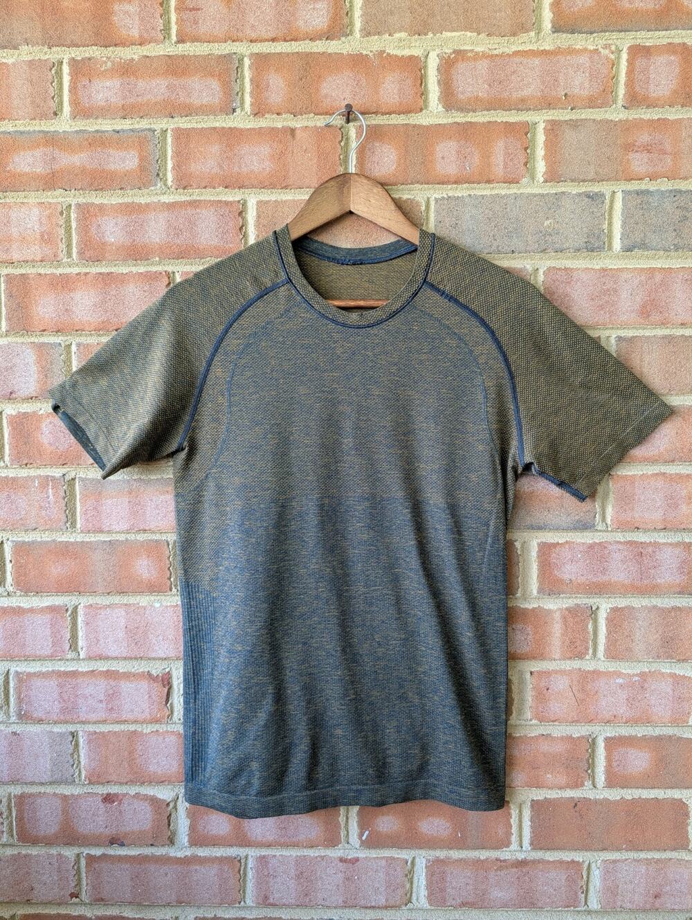 Lululemon Metal Vent Tech Shirt Men Small Rust Orange Gray Short Sleeve Athletic